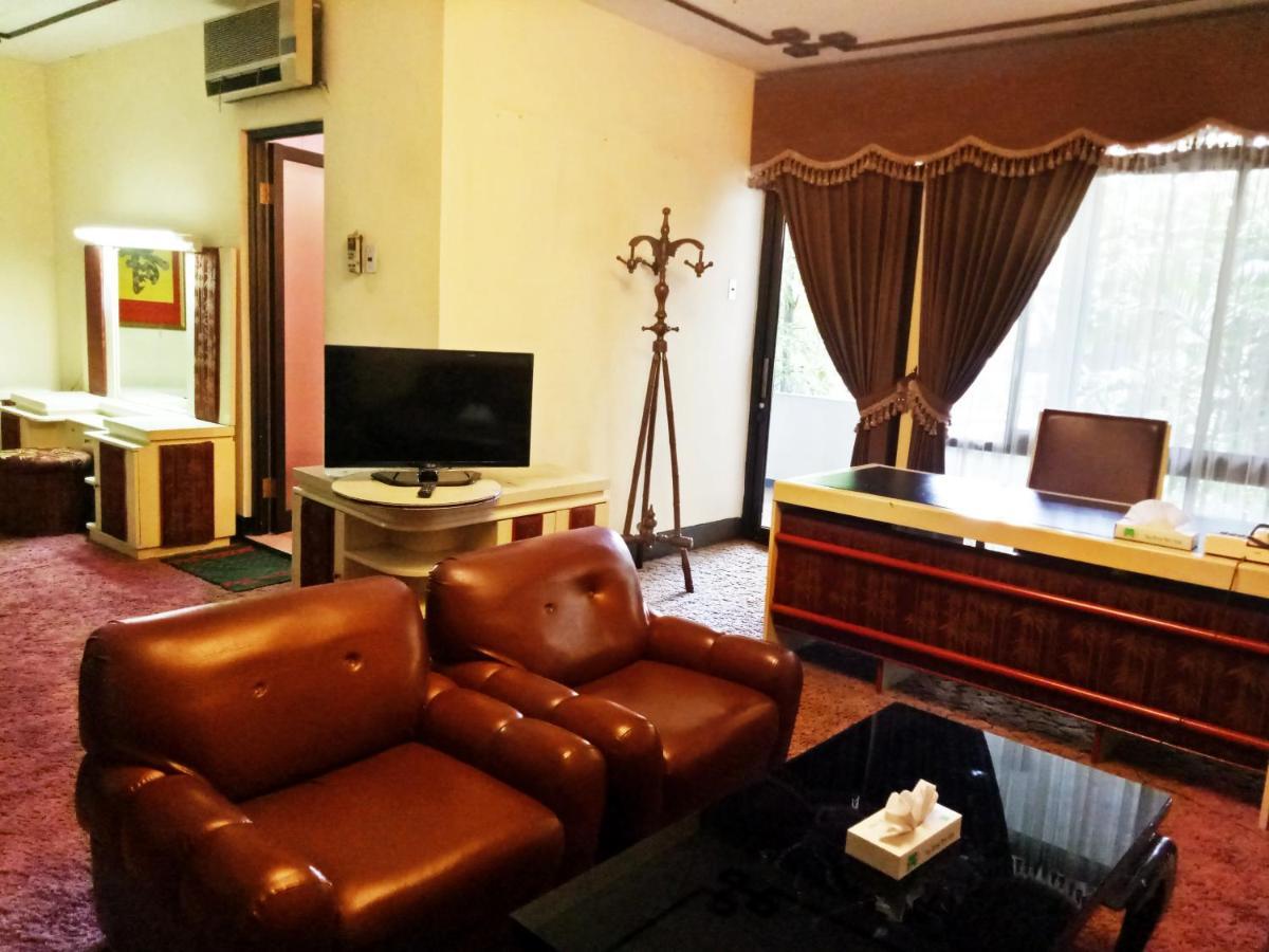 New Grand Park Hotel Сурабая Экстерьер фото